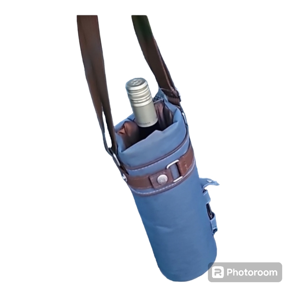 Wine cooler bag w/opener & adjustable strap. Sturdy.